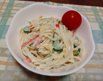 卵プラスで作りました。カニカマの風味よく、お酢と砂糖でお惣菜風になって美味しいですね。