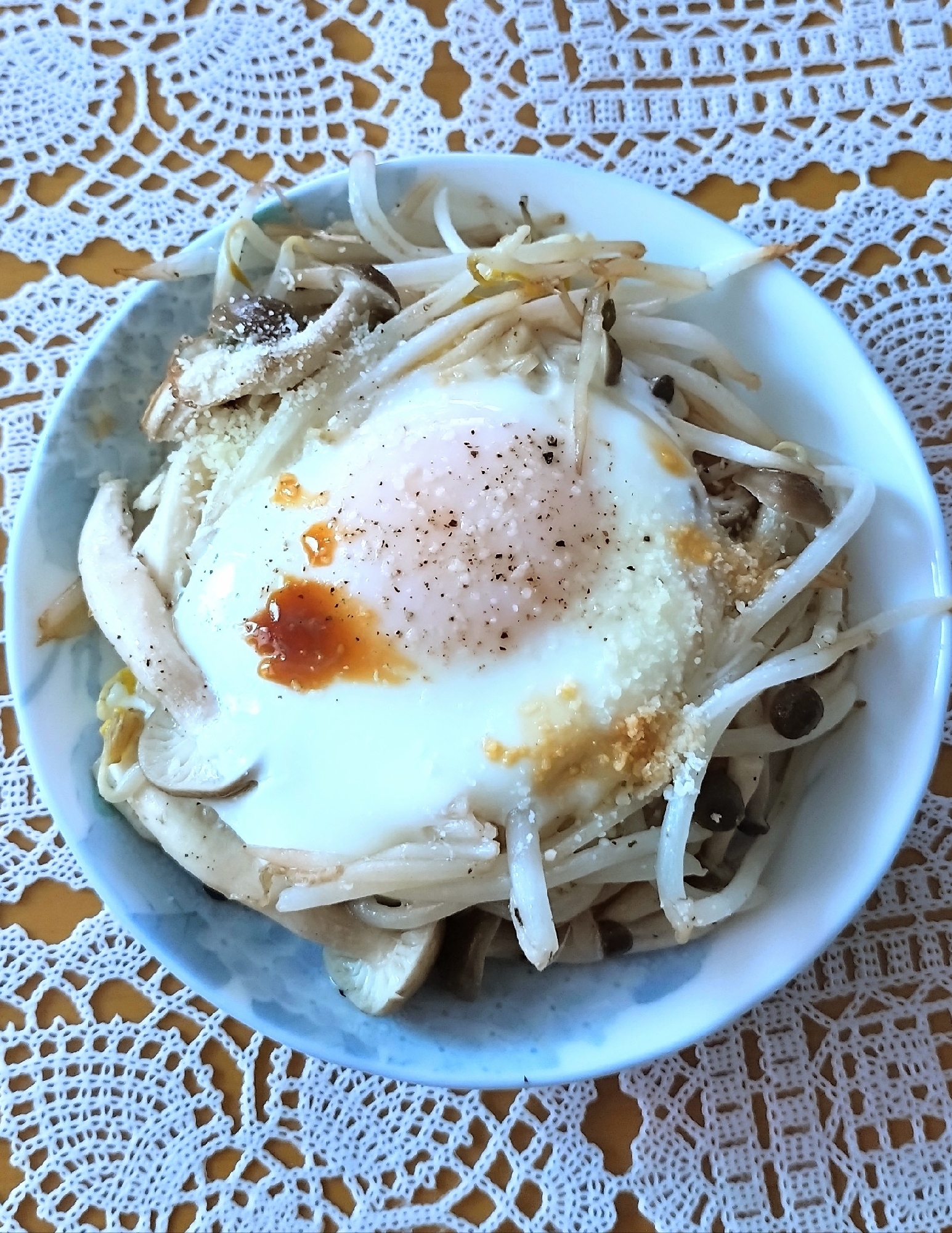 もやしとしめじの目玉焼き丼☆