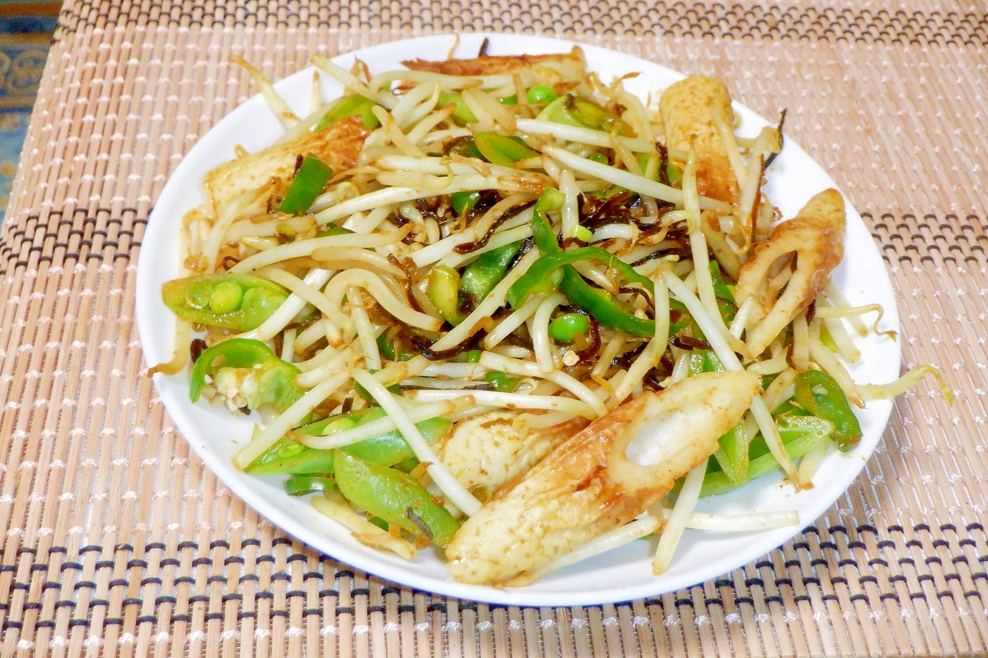 夏野菜と竹輪のカレー塩昆布炒め