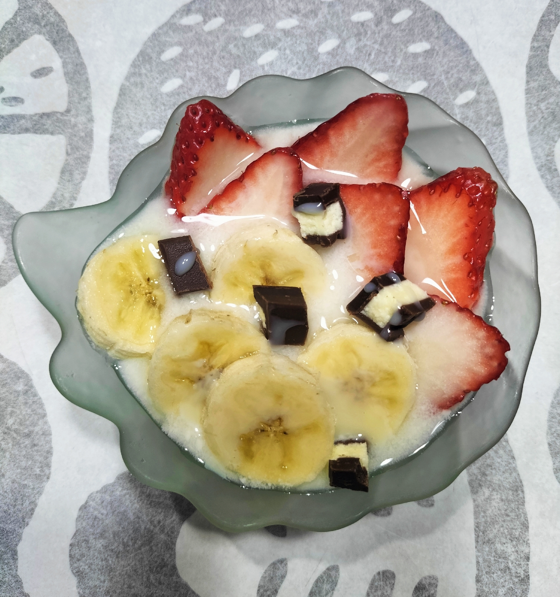 苺とバナナのチョコ入りヨーグルト