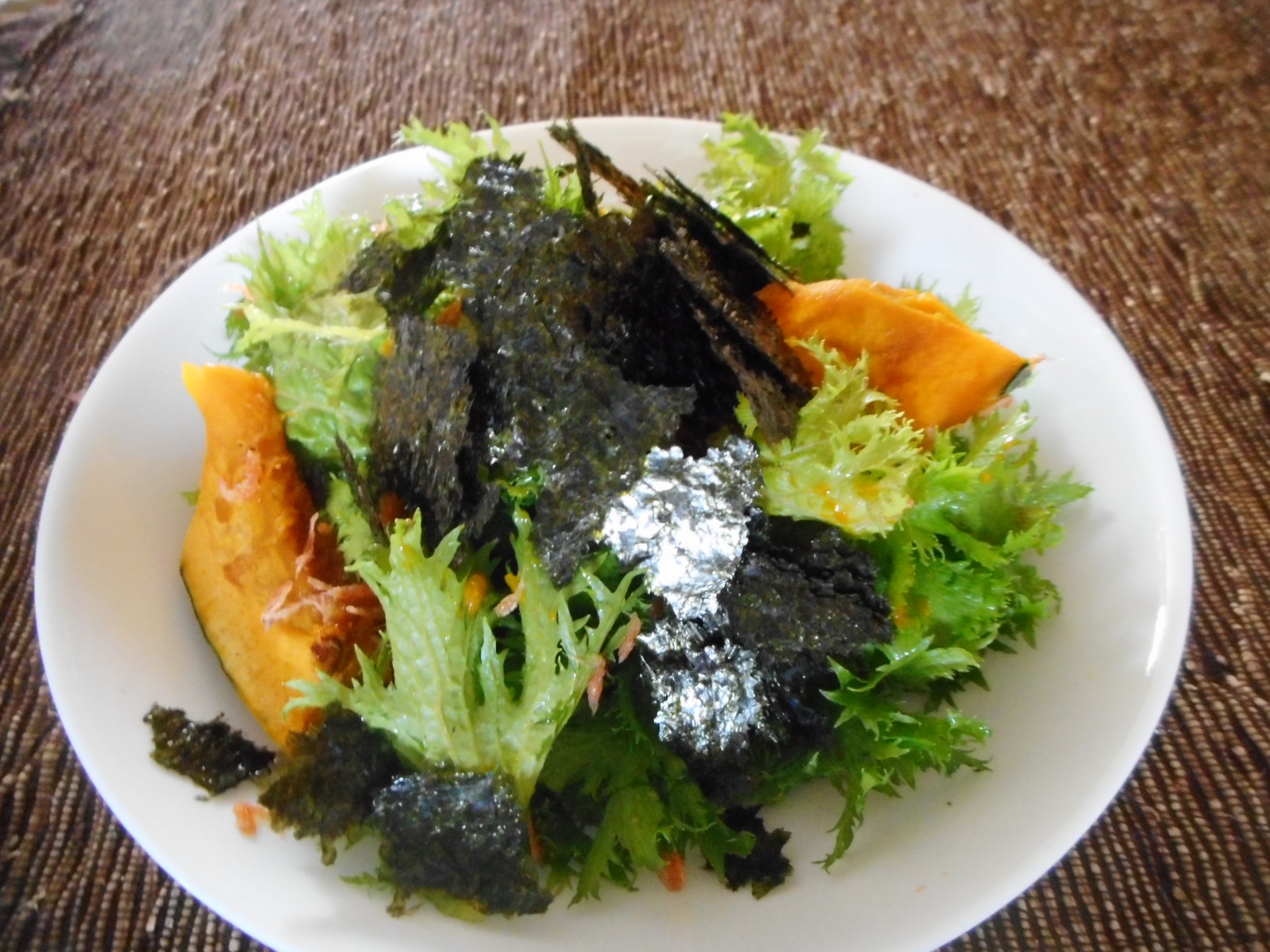 カボチャとわさび菜の海苔サラダ