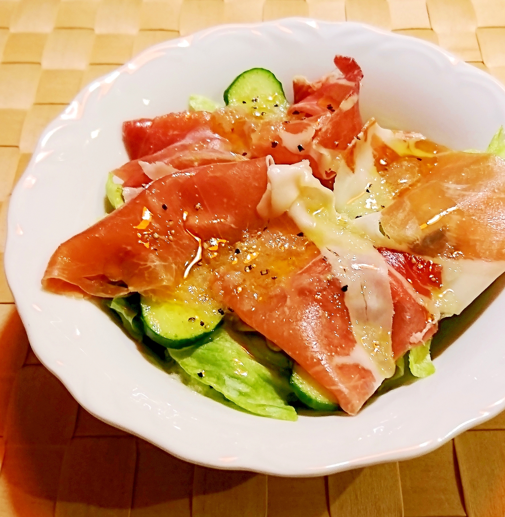 生ハムのサラダ おろし玉ねぎドレッシング