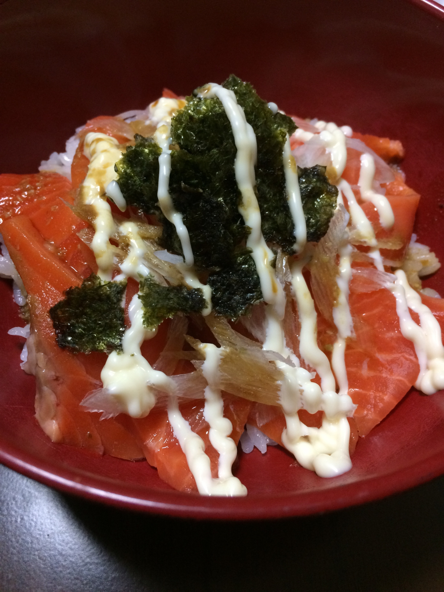 オニオンサーモンマヨネーズ丼