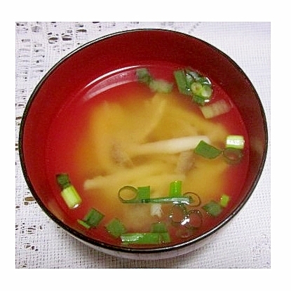 しめじと万能ねぎの味噌汁