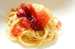 グレープフルーツとプラムの冷製パスタ