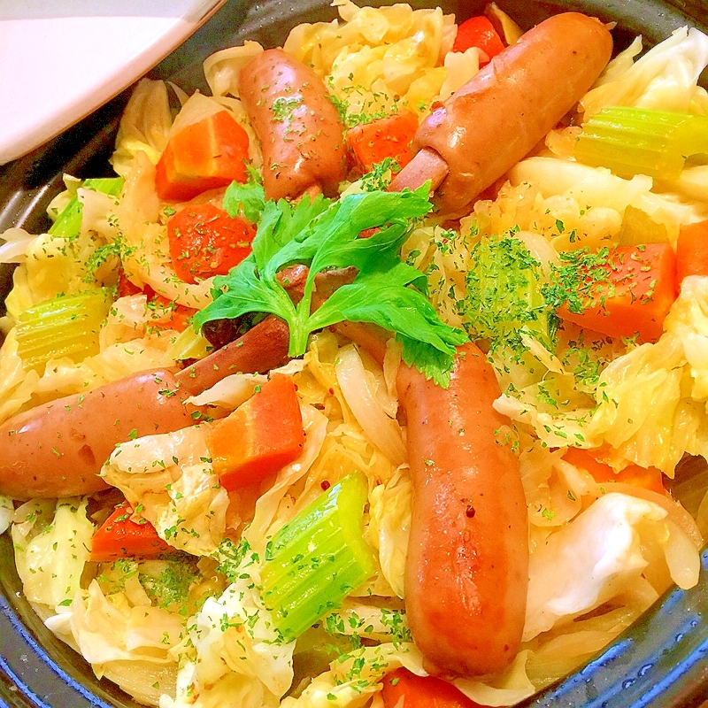 骨つきウインナーと彩り野菜のカレー風味タジン