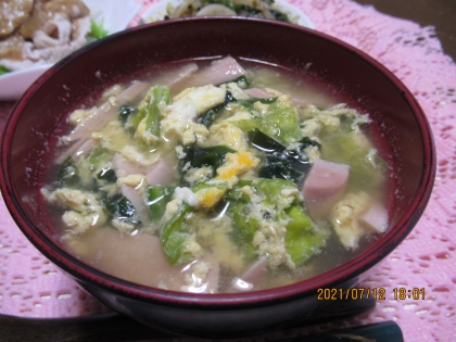 魚肉ソーセージとキャベツの玉子スープ