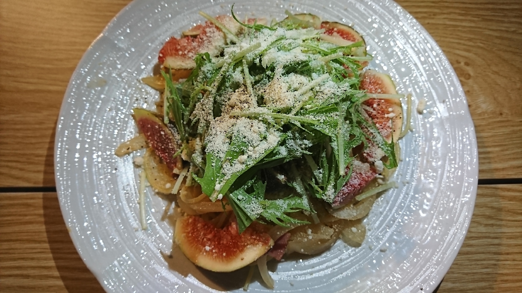 いちじくとベーコンのサラダ水菜パスタ