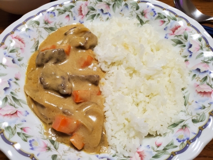 バターと牛乳で作るビーフストロガノフ