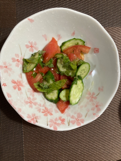 作り置きに。トマトときゅうりのしそマリネ