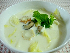 白菜とセロリ、ちくわの中華風ミルクスープ