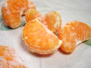 電車のお供？食べやすい冷凍みかん