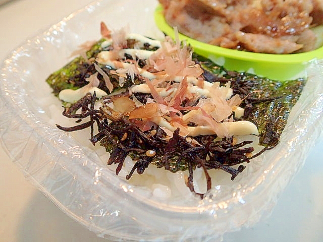 お弁当　韓国海苔とひじきふりかけのかつおマヨご飯