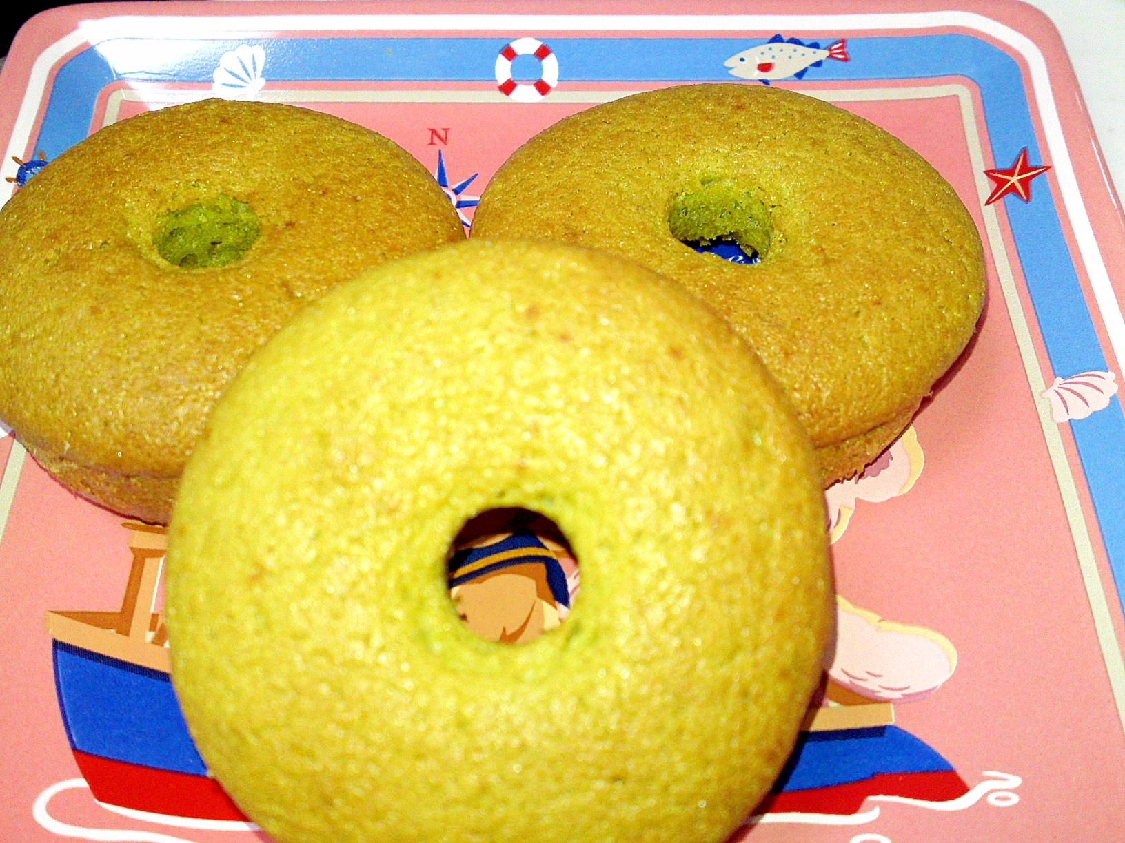 抹茶?ではなく青汁で焼きドーナツ☆高野豆腐入り