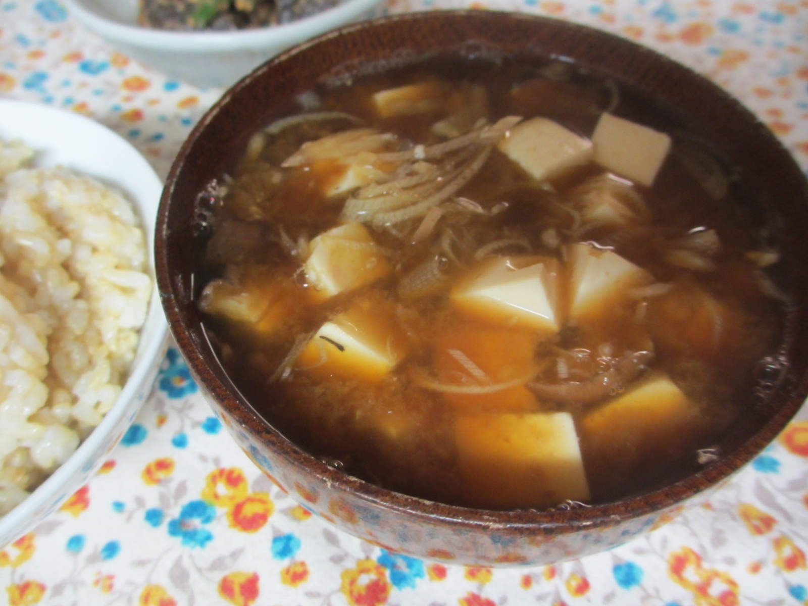 豆腐とみょうがのゴマ味噌汁