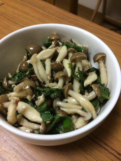 簡単にできる、キノコ料理が食べたくて作りました。
すりゴマをかけたので、風味が増しました。