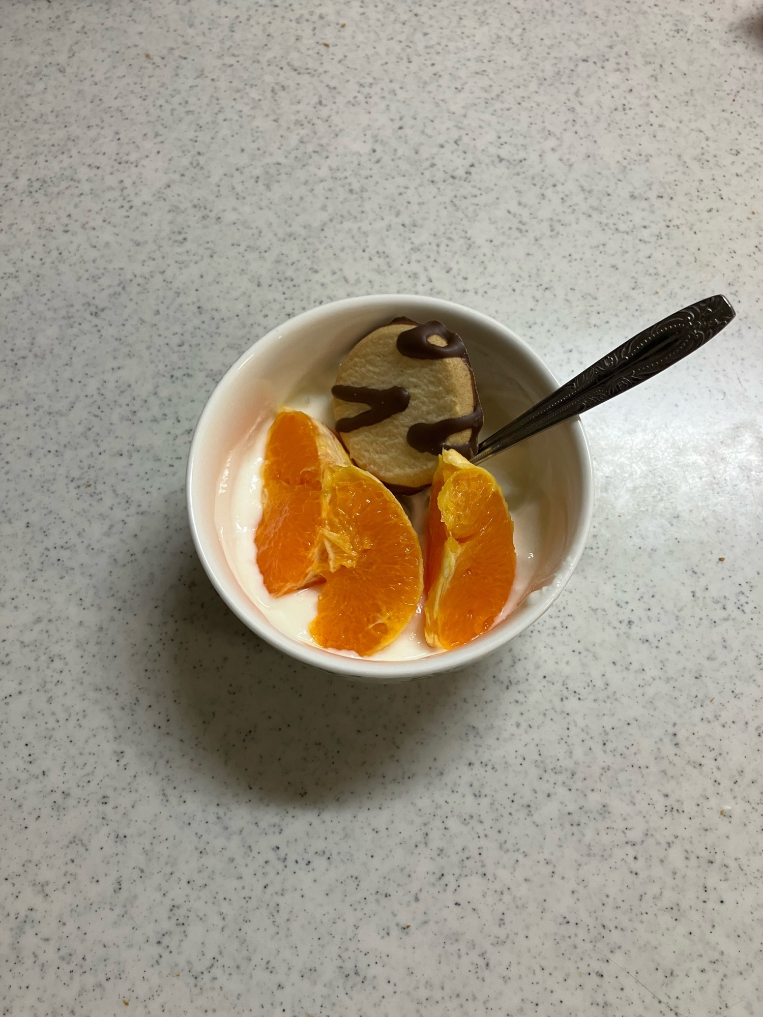 オレンジとクッキーのヨーグルト