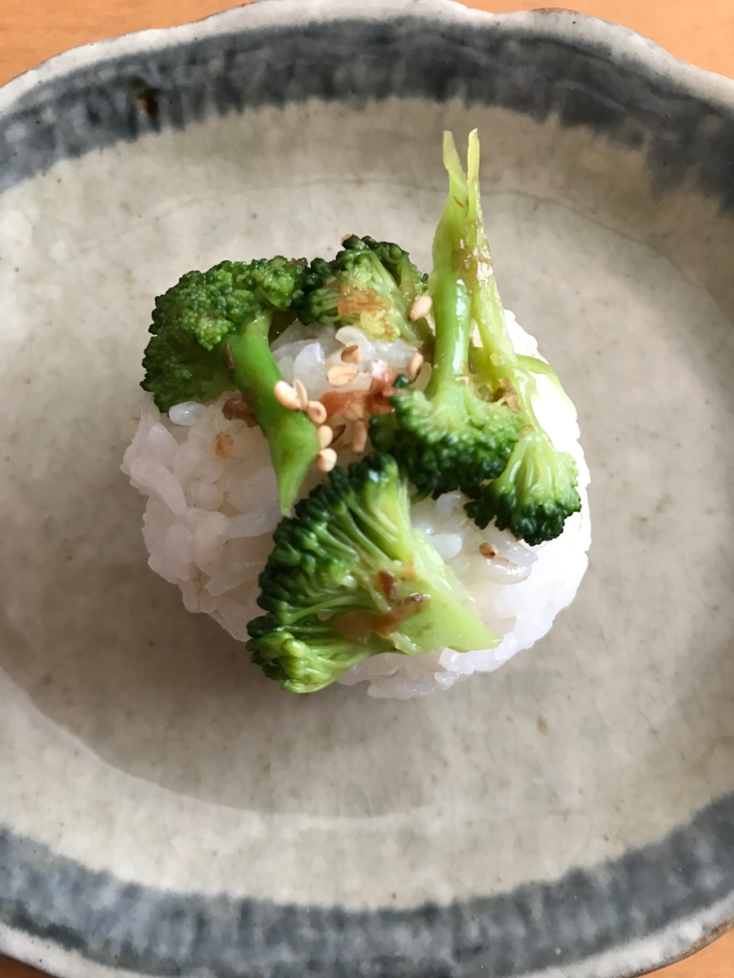 ブロッコリーの鰹節和え手毬寿司