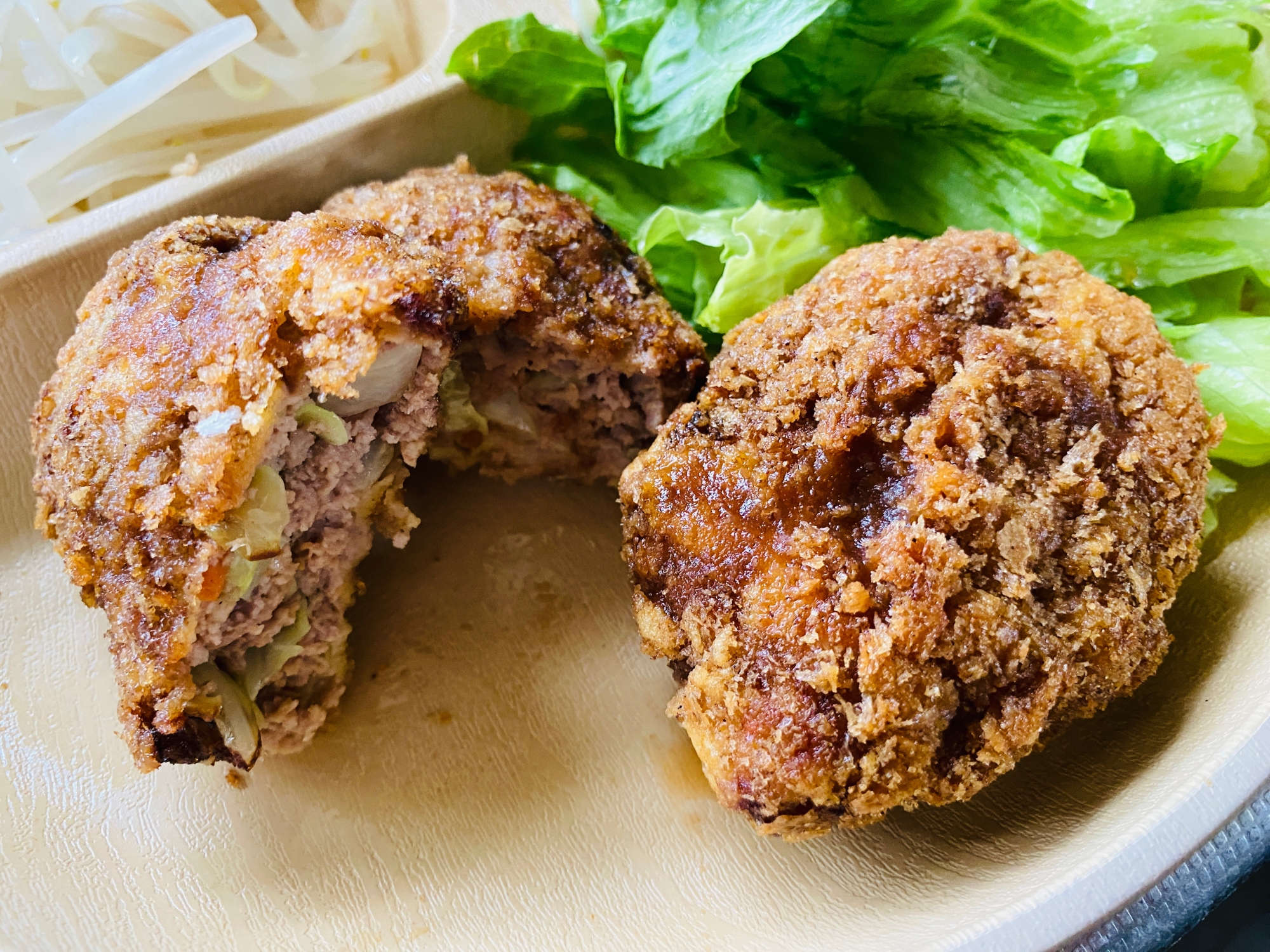 キャベツたっぷり豆腐おから入りメンチカツ