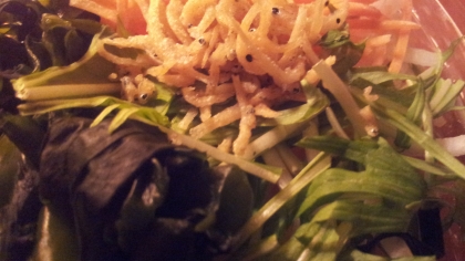 水菜とワカメのサラダ
