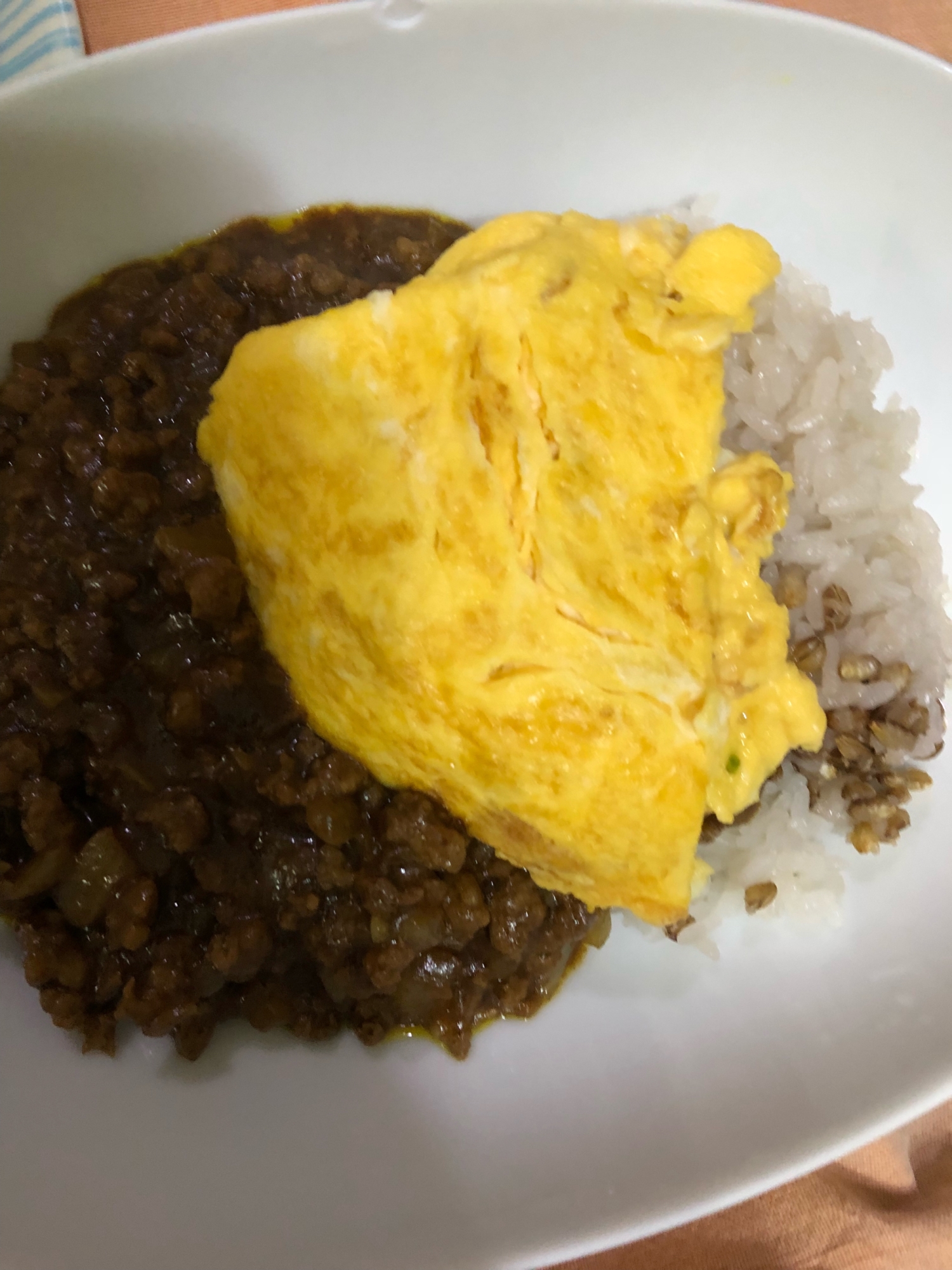 牛肉のキーマカレーオムレツ乗せ^ - ^