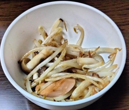 しめじともやしと魚肉ソーセージ炒め