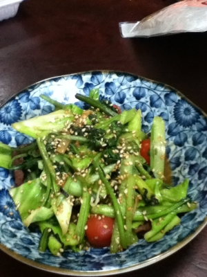 小松菜とキャベツとプチトマトの炒め物