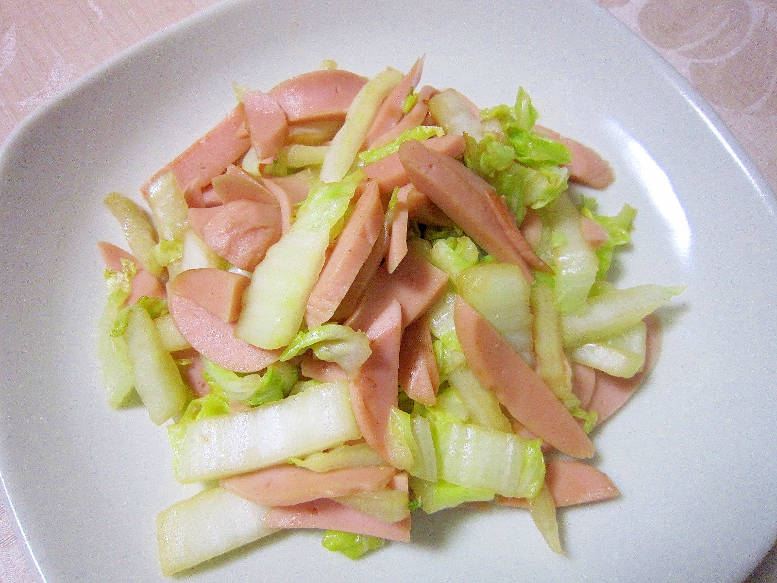 白菜と魚肉ソーセージの簡単炒め