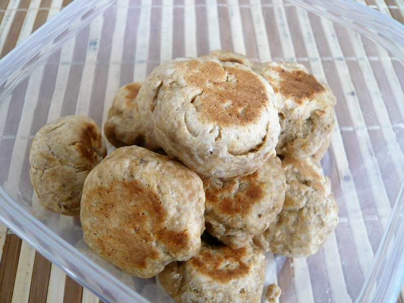 保存容器に入ったバナナきなこブレッド