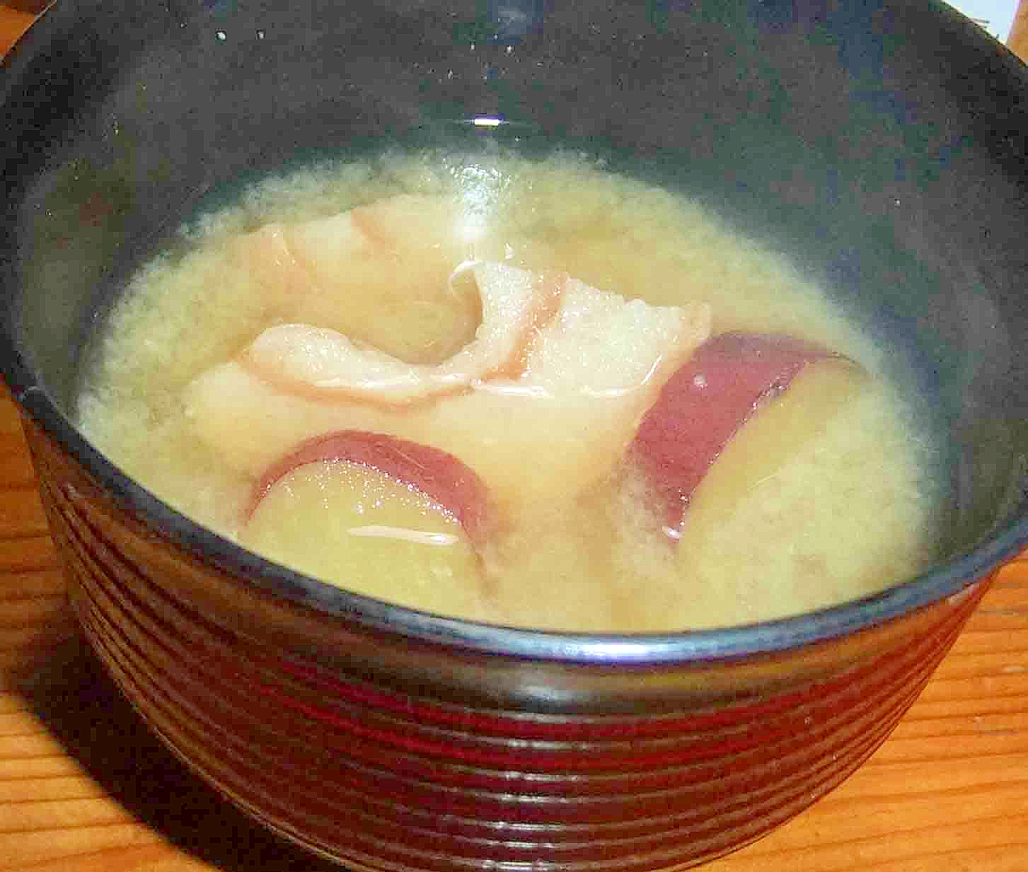 金時芋と車麩のお味噌汁