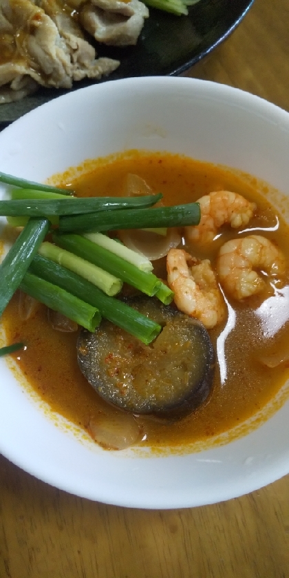 主夫がつくるトムヤムクン風鍋