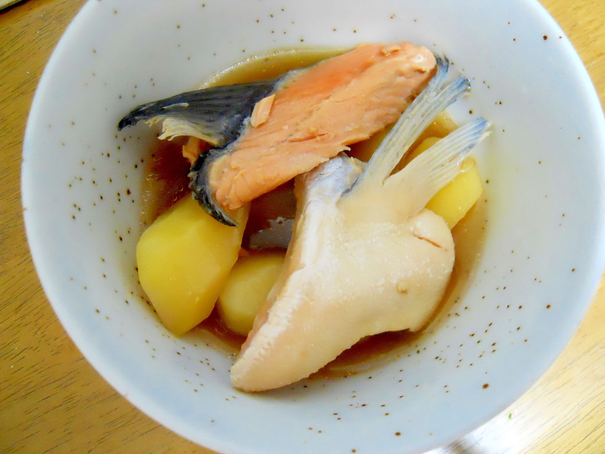 薄味☆圧力鍋で　鮭アラとメイクイーンの煮物