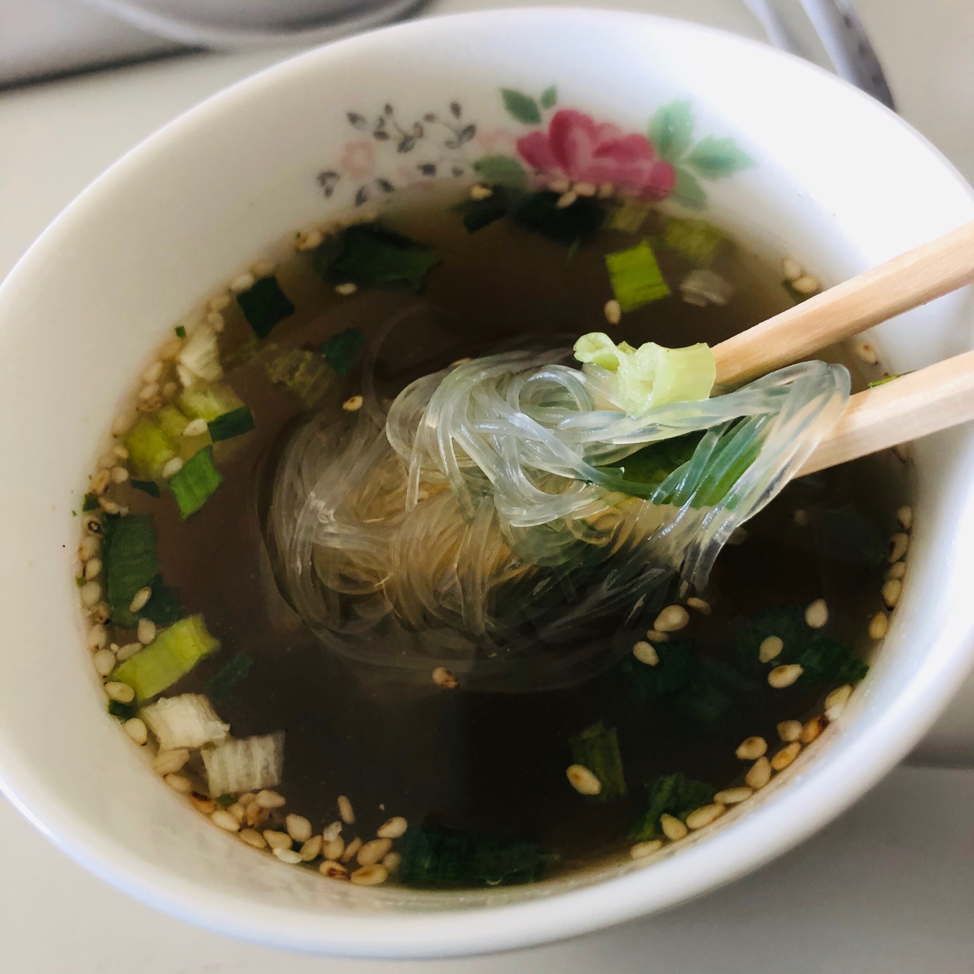 わかめとネギの春雨スープ