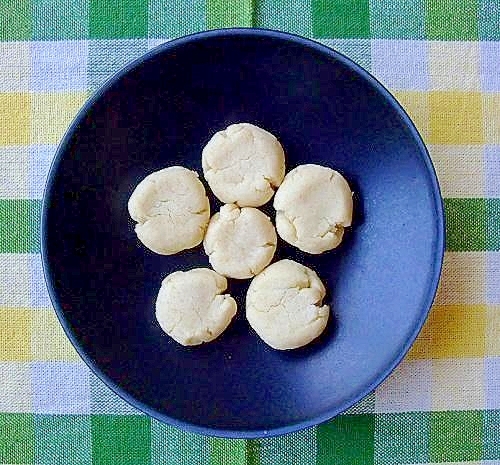 材料３つ袋ひとつで 食べきりスノーボール風クッキー