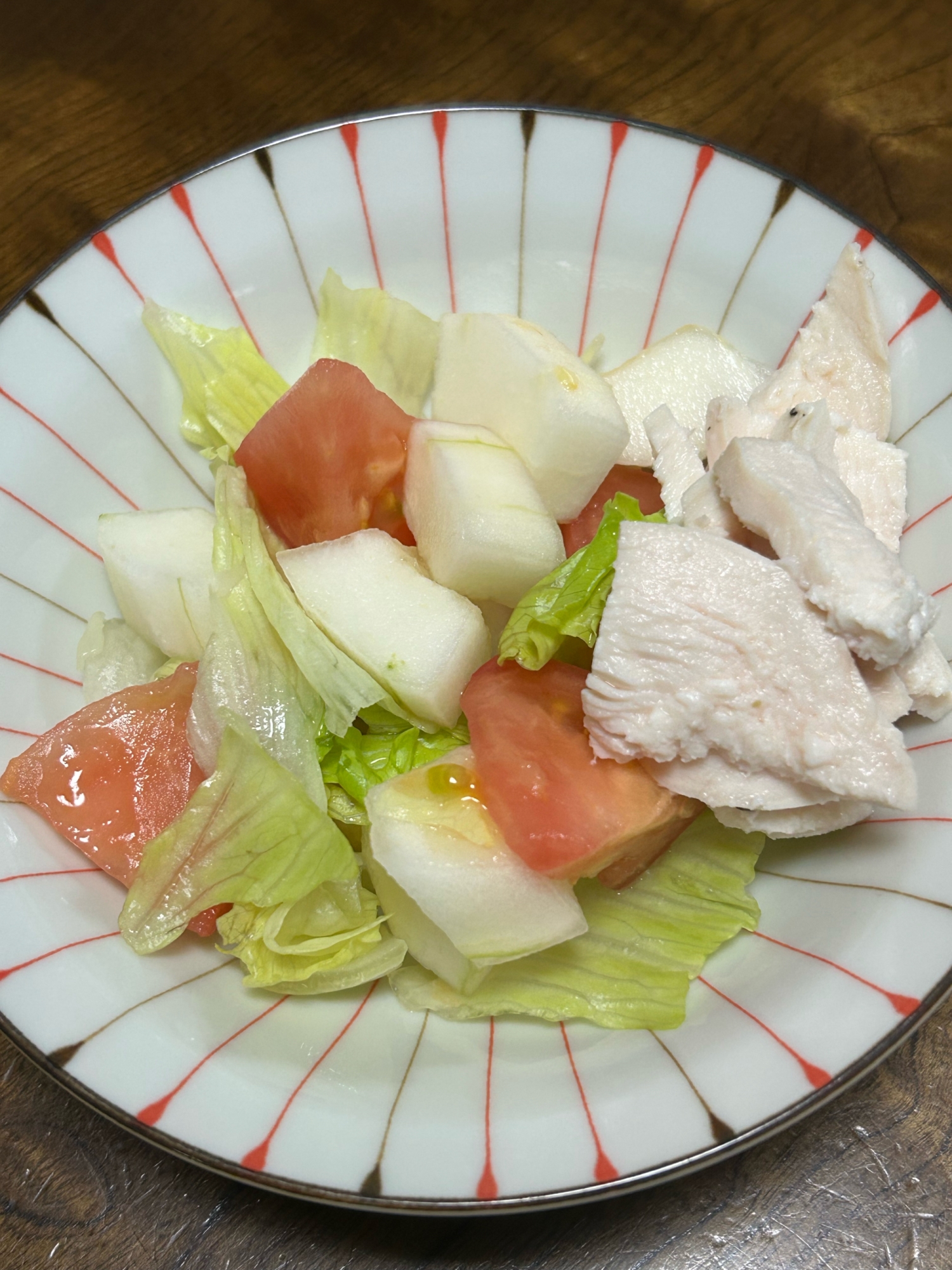 マクワウリとトマト、蒸し鶏のサラダ