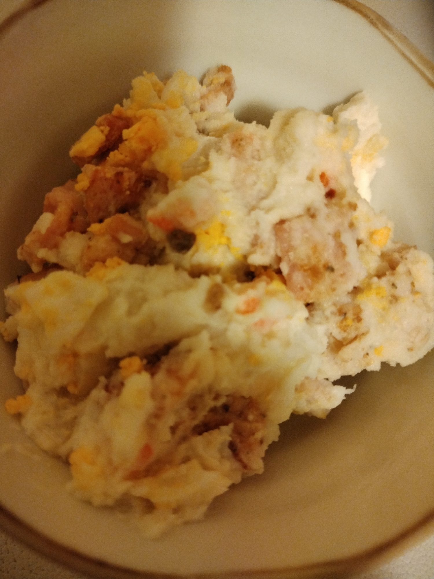 角切ベーコンと茹で卵のポテトサラダ