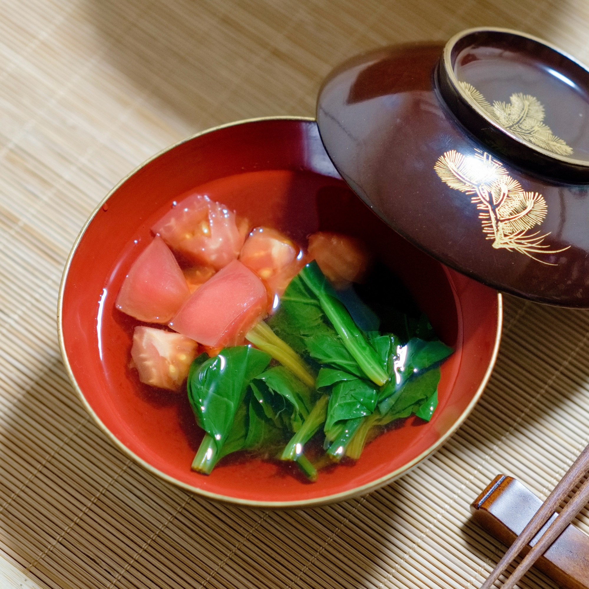 トマトとほうれんそうのお吸いもの【和食・汁物】