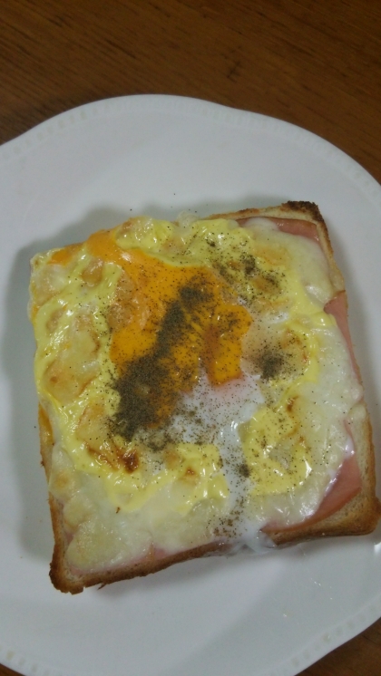 ベーコンがなかったのでハムで作りました！卵とマヨネーズのコラボでとても美味しいです＼(>_<)／