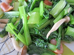 小松菜とソーセージの炒め物