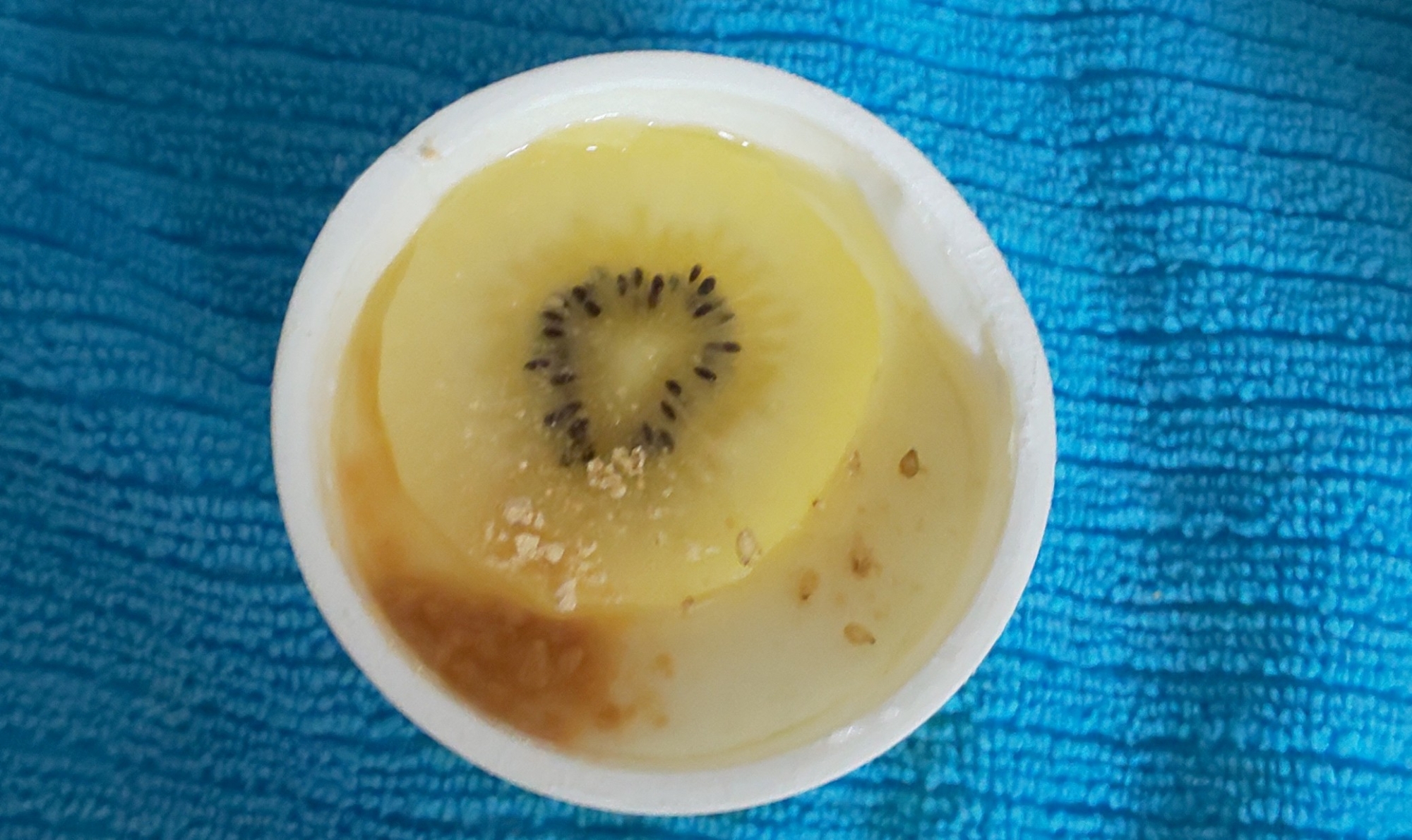 ヨーグルトに♪キウイときなこ&ごまを