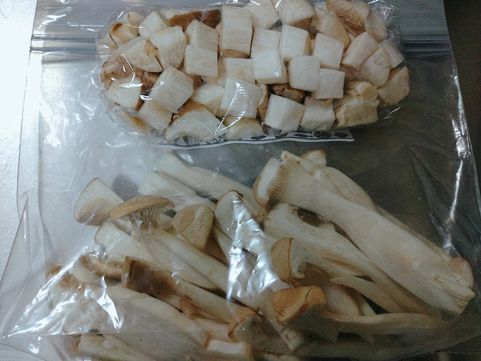 切り方を変えて2種類のエリンギの冷凍保存 レシピ 作り方 By めがねのしし 楽天レシピ 切り方を変えて2種類のエリンギの冷凍保存 レシピ 作り方 By めがねのしし 楽天レシピ