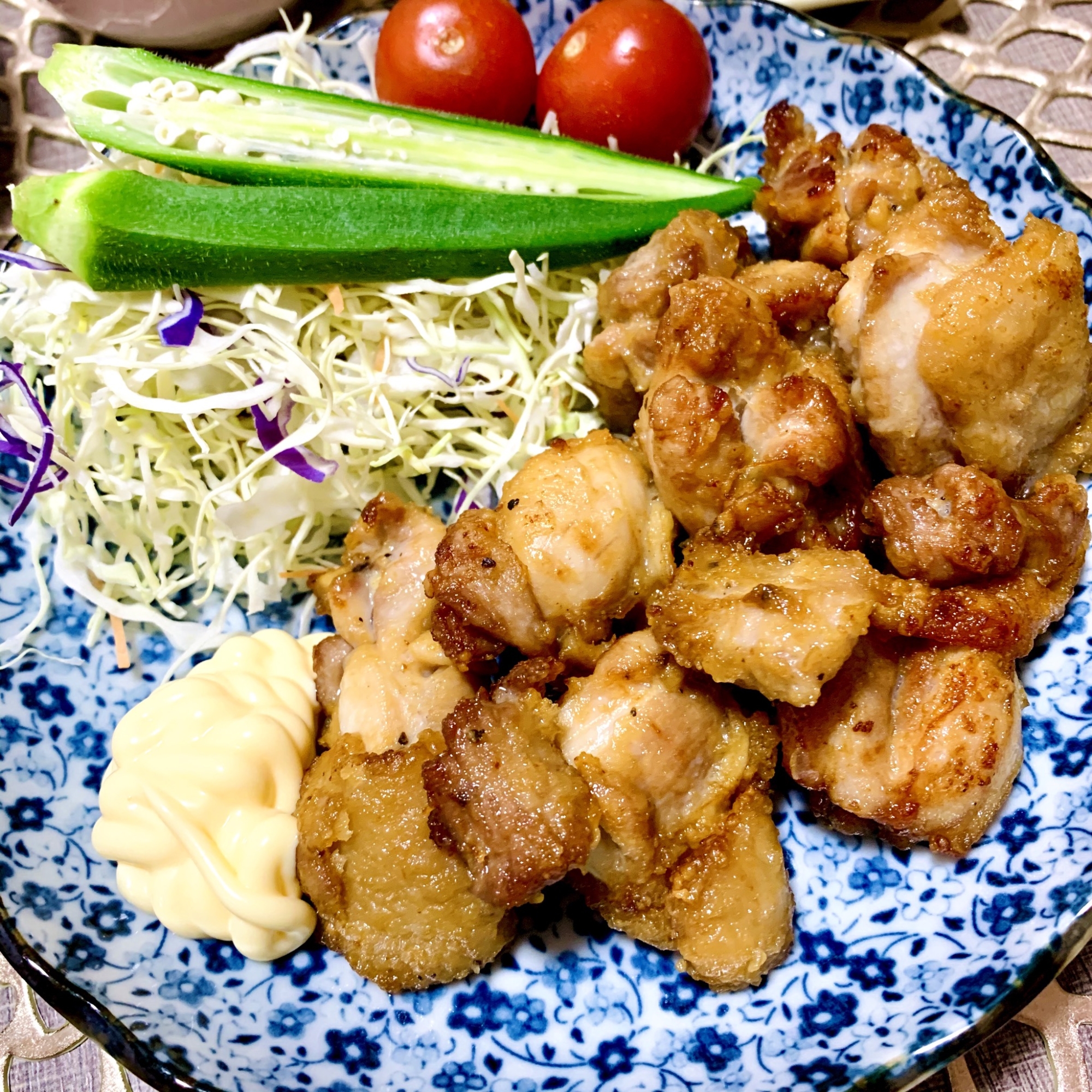 食べ過ぎ注意　鶏の唐揚げ　ジューシーで美味しい