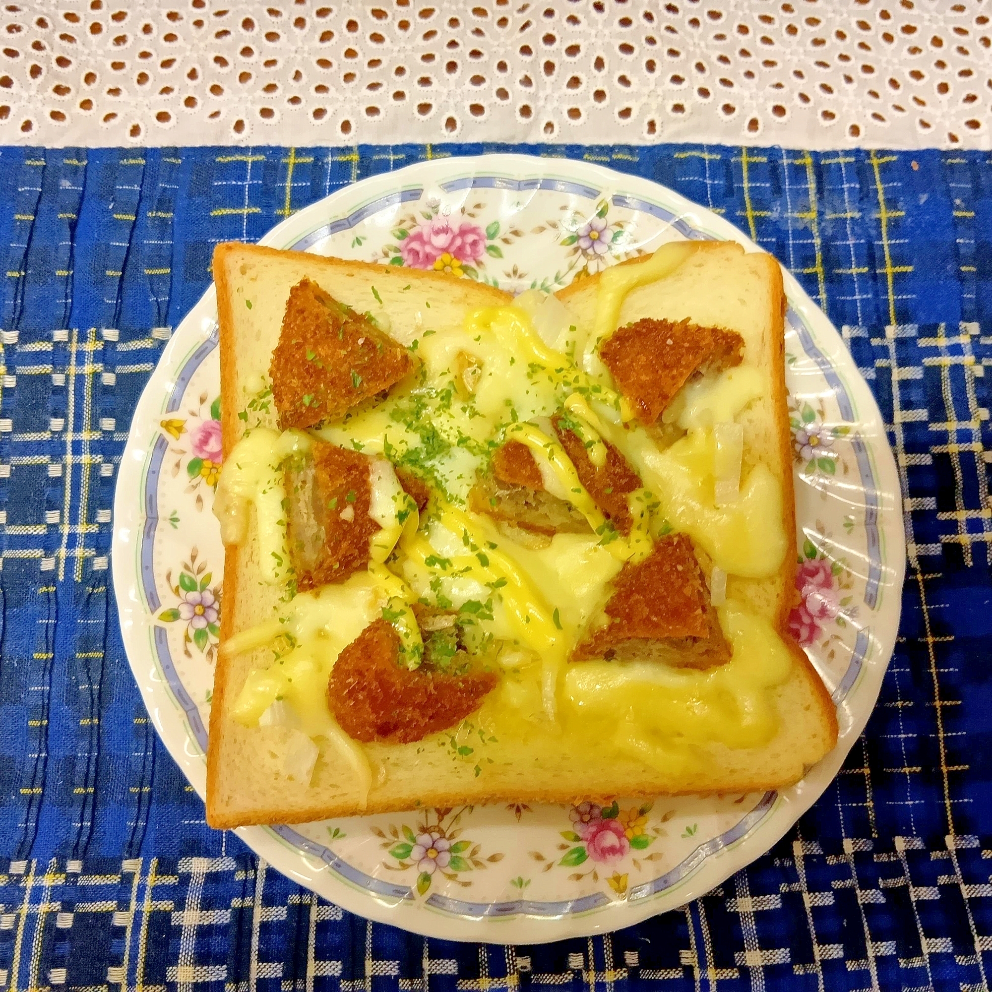 メンチカツトースト