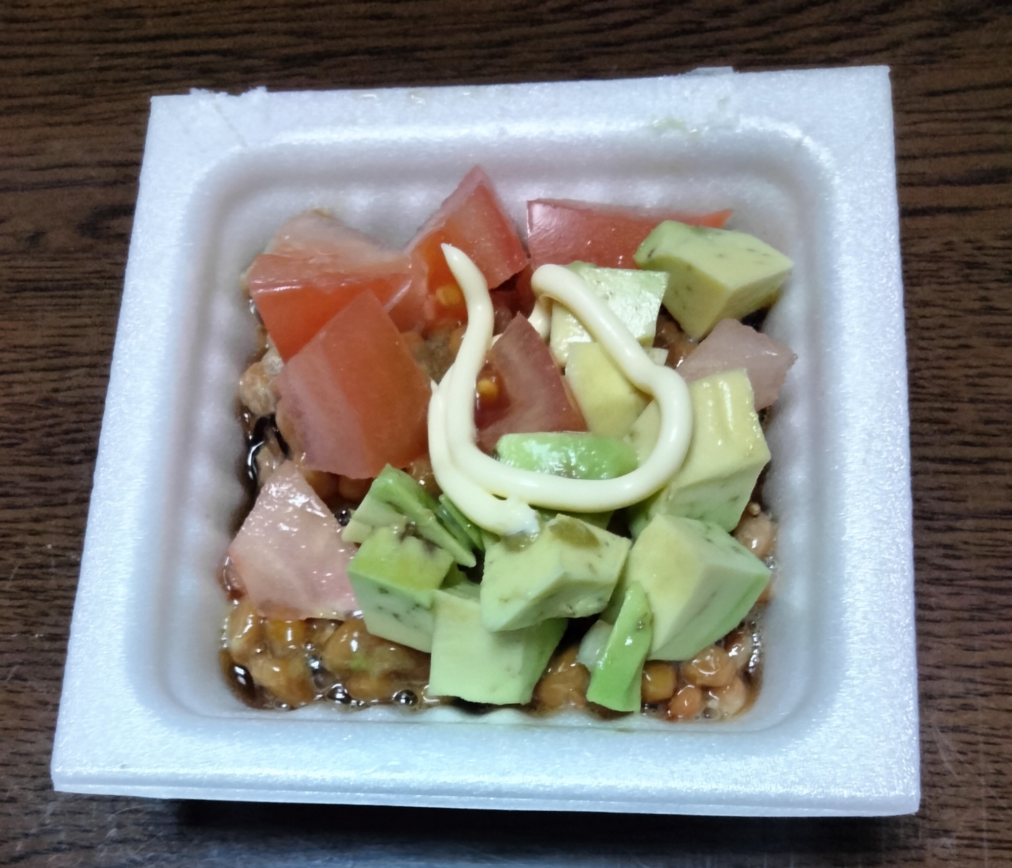 納豆アレンジ トマト&アボカド マヨかけて