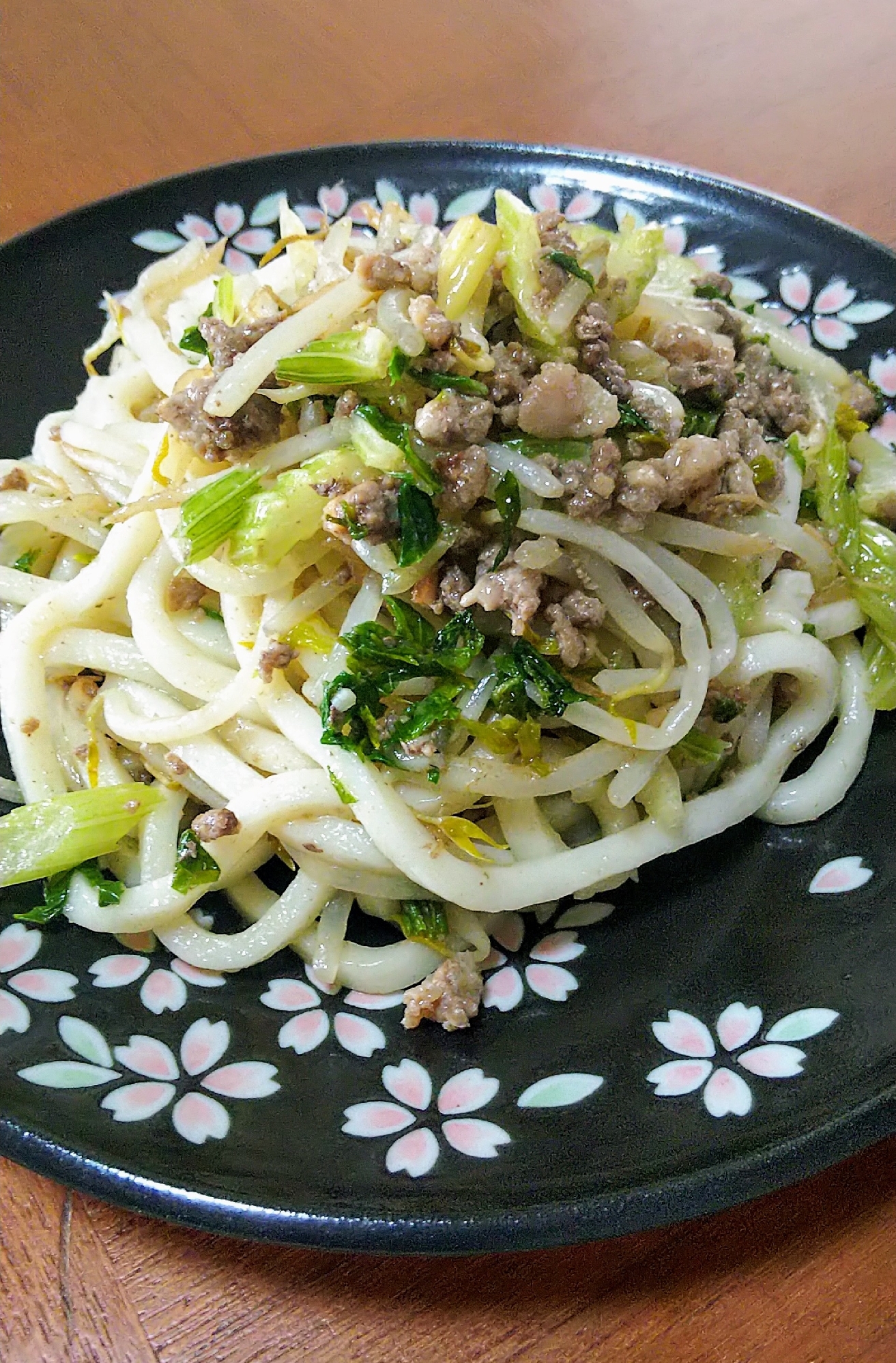 セロリともやしの焼きうどん