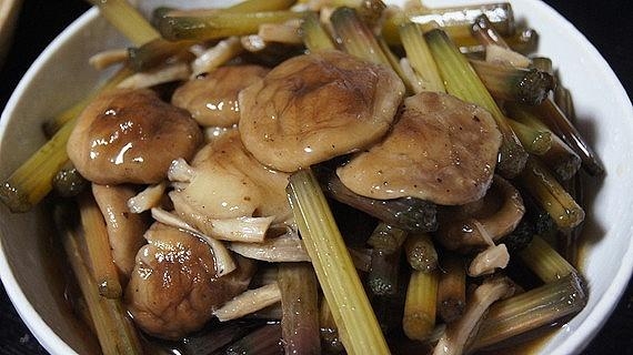 山ぶきと椎茸の炊いたん