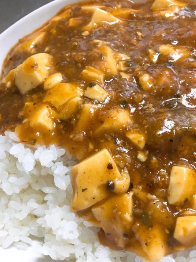 食欲をそそる！黄金タックの薬膳カレー麻婆豆腐