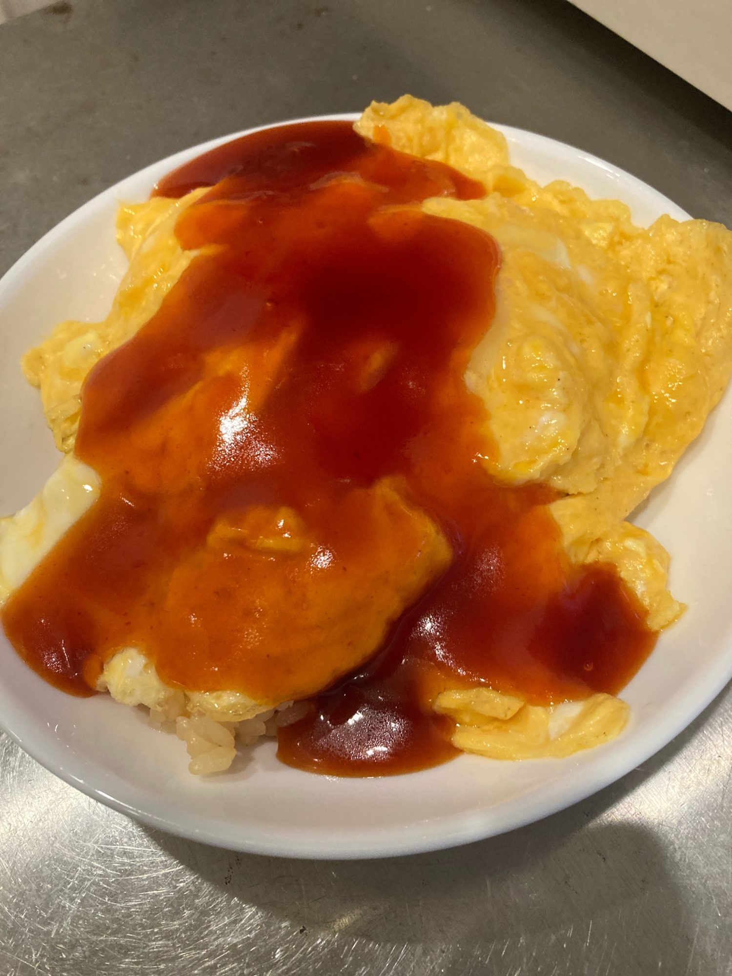 エビチリソースのオムライス