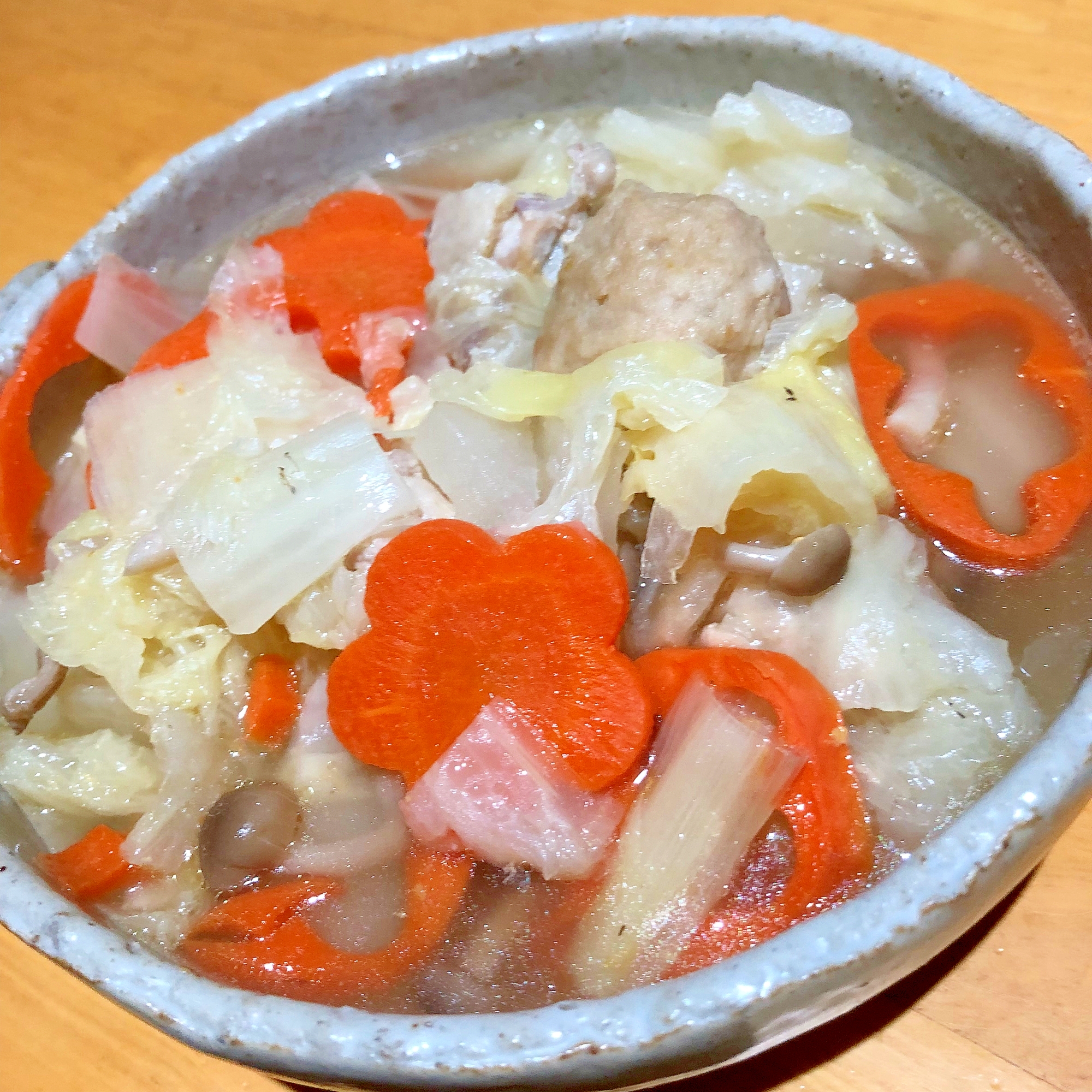 鶏肉と肉団子と野菜の塩鍋☆彡