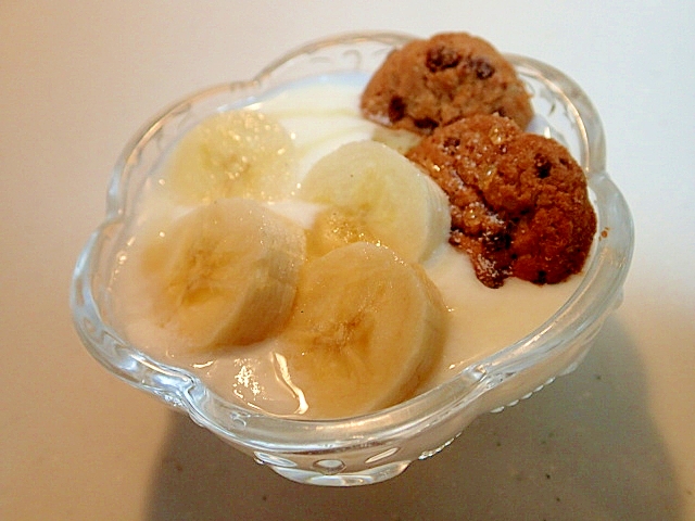 チョコクッキーとバナナの蜂蜜バニラヨーグルト